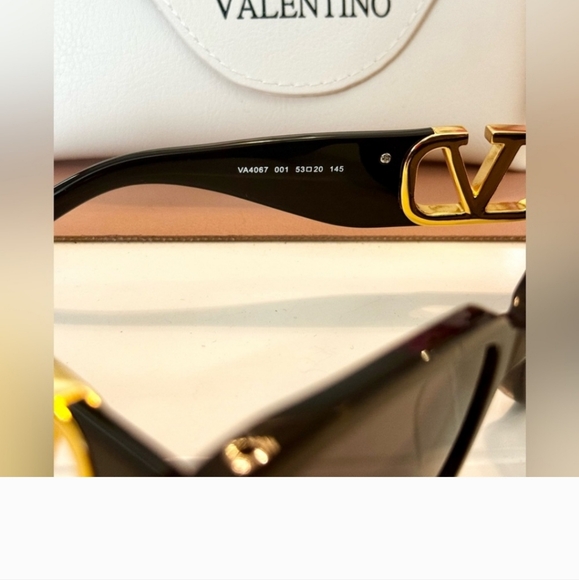 Valentino Sunglasses, New with case. - Picture 4 of 5